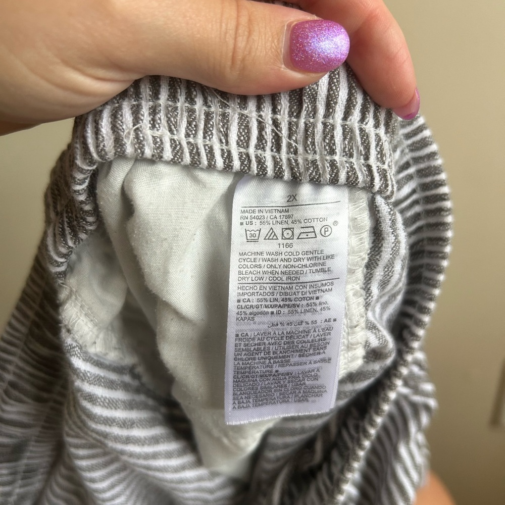 Old Navy Women’s Linen Striped Shorts 2X - Picture 6 of 6